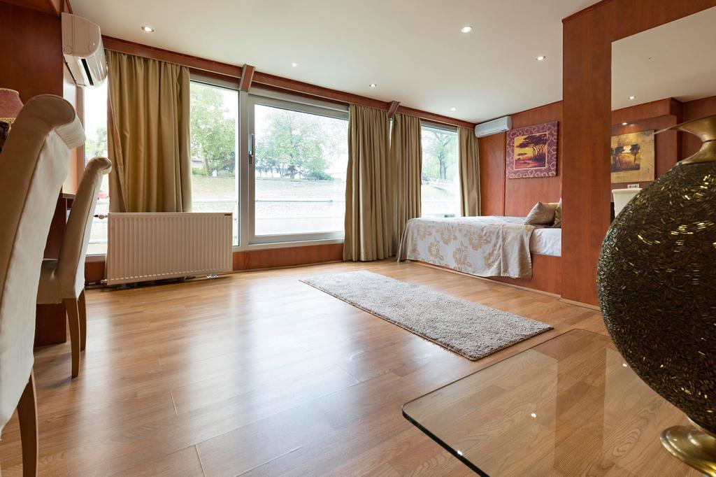 Compass River City Botel Belgrad Zewnętrze zdjęcie
