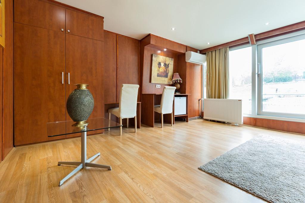 Compass River City Botel Belgrad Zewnętrze zdjęcie